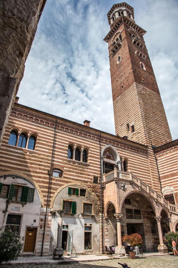 Aurelia Luxury - Piazza Delle Erbe Hotel Verona Exterior photo