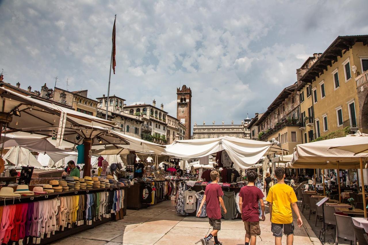 Aurelia Luxury - Piazza Delle Erbe Hotel Verona Exterior photo