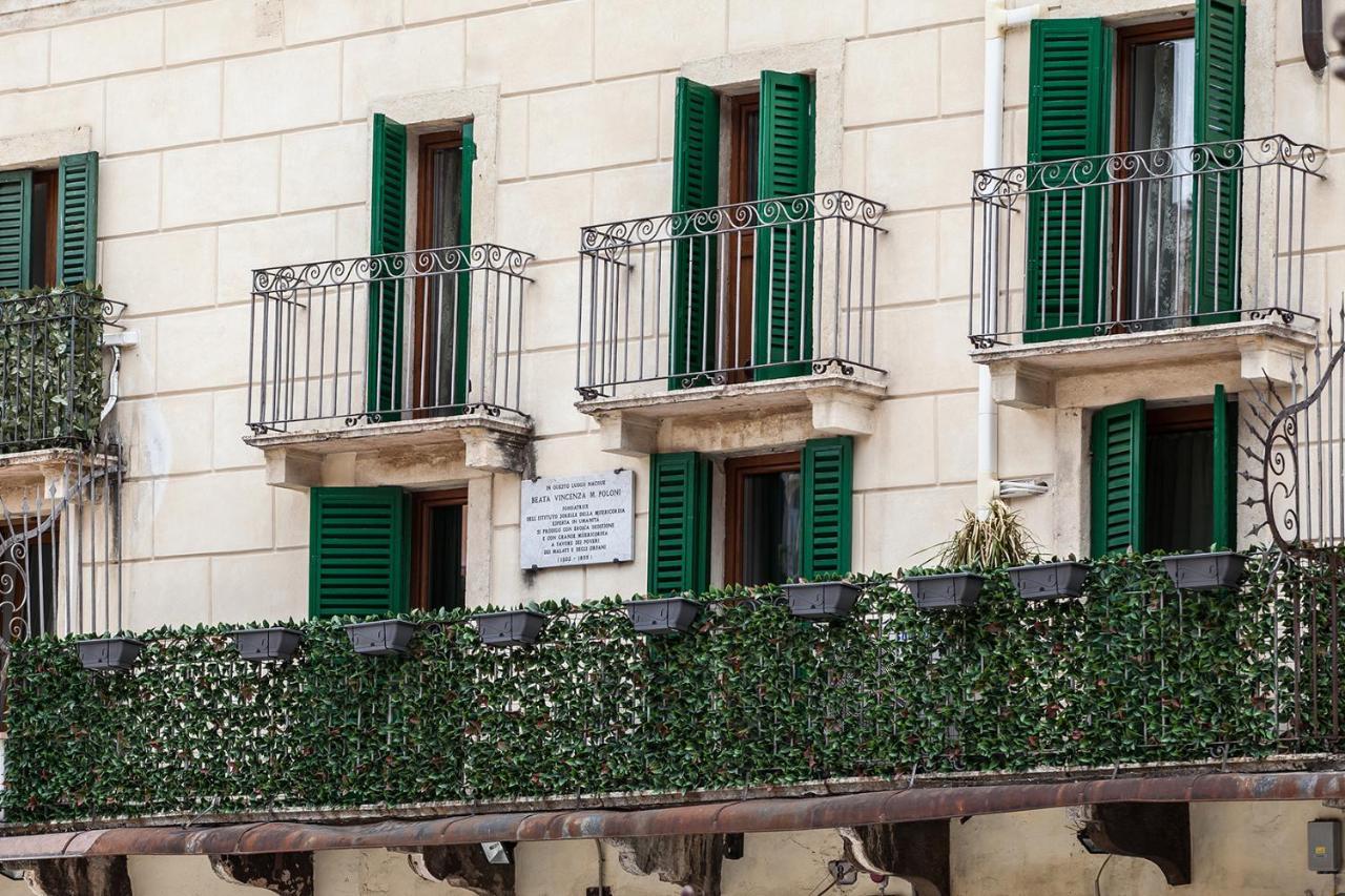 Aurelia Luxury - Piazza Delle Erbe Hotel Verona Exterior photo